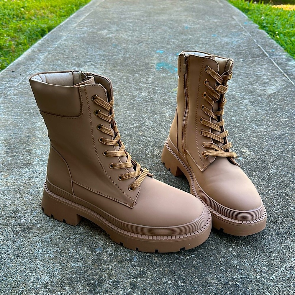 Dream Pairs Boots Size 7.5 - Worn Twice